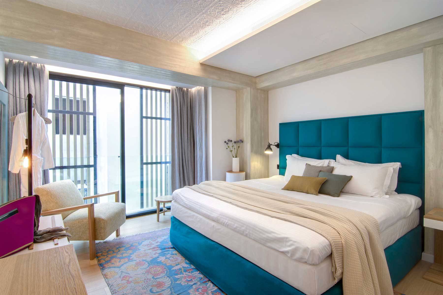 Conceit Kabelbaan Behoort Peer Balcony Room | COCO-MAT Athens Jumelle Hotel