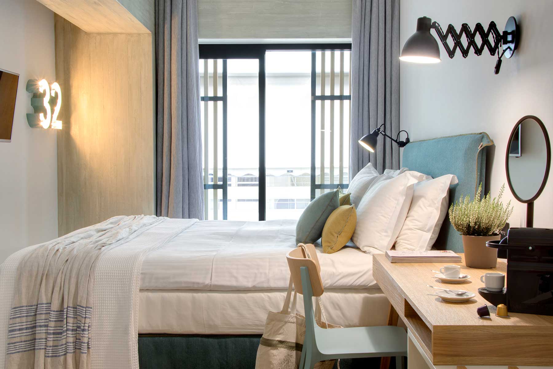 peer balcony coco mat hotels athens jumelle 4